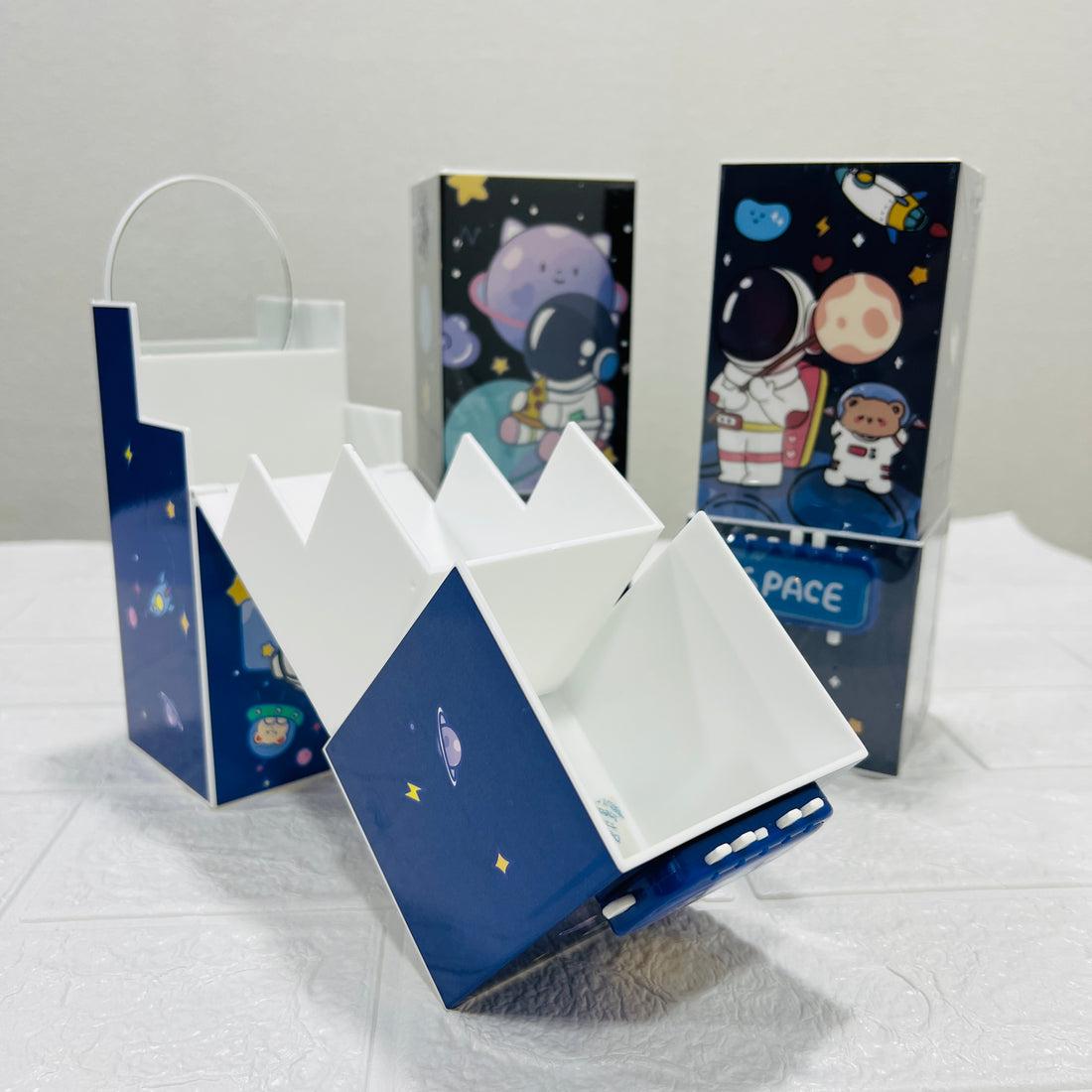 Open Space-themed pencil stand for kids with rocket and planet design

